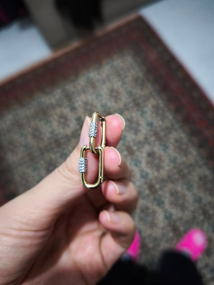 Minimalist Altın Renk Mini Kemerli Küpe - Görsel 3