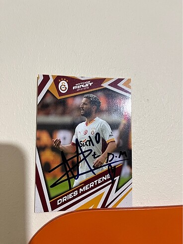 Futbolcu imzalı kart forma