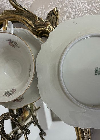 Vintage Beyaz Çiçekli Porselen Tabak ve Fincan Seti - Görsel 3