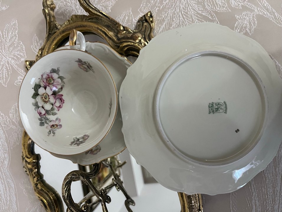 Vintage Beyaz Çiçekli Porselen Tabak ve Fincan Seti - Görsel 3