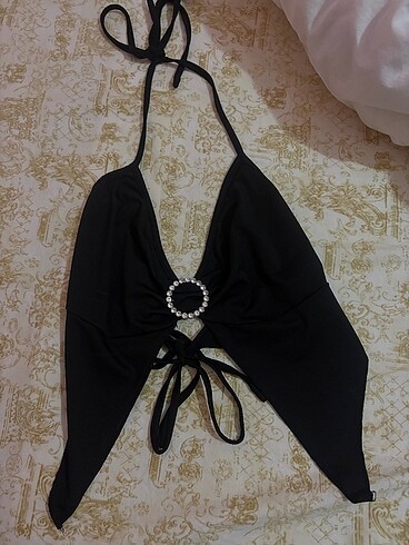 Siyah önü detaylı croptop xs