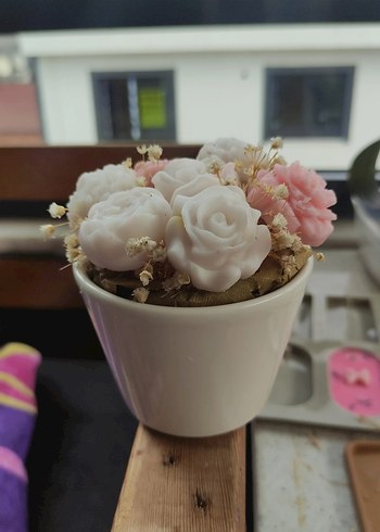 Pastel Renkli Beyaz Gül Mum