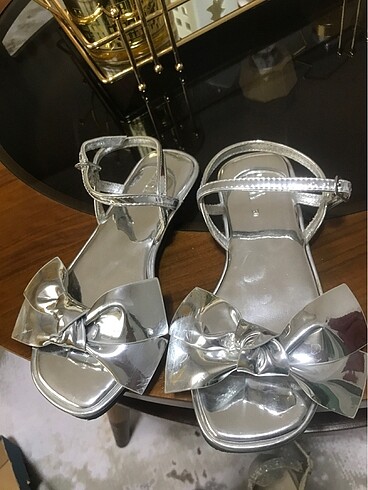 Zara kız çocuk sandalet