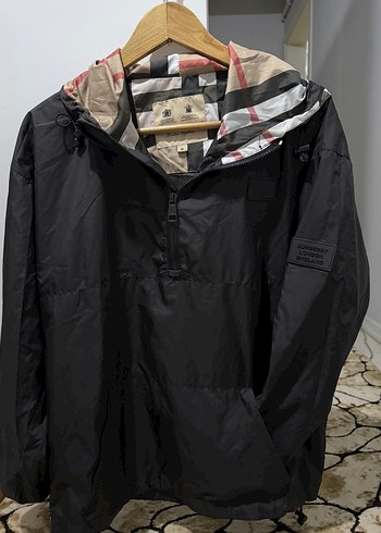 Burberry Siyah Kapusonlu Hafif Yagmurluk