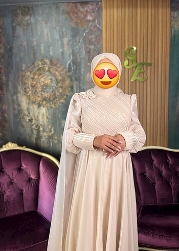 Uzun Kollu Beyaz Drape ve omuz çiçek Detaylı Tesettür Abiye - Görsel 2