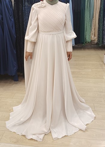 Uzun Kollu Beyaz Drape ve omuz çiçek Detaylı Tesettür Abiye - Görsel 6