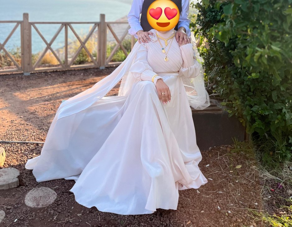 Uzun Kollu Beyaz Drape ve omuz çiçek Detaylı Tesettür Abiye - Görsel 4