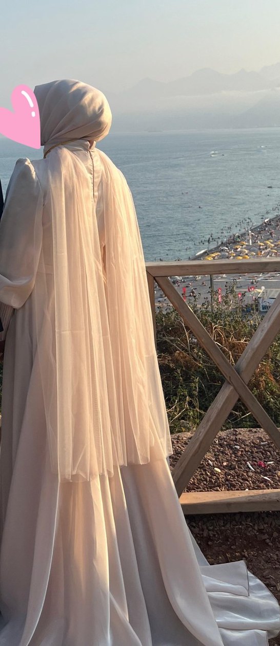 Uzun Kollu Beyaz Drape ve omuz çiçek Detaylı Tesettür Abiye - Görsel 5