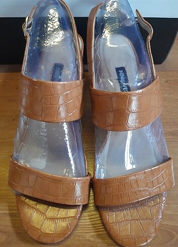 NINE WEST YAZLIK SANDALET