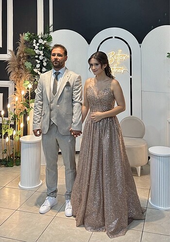 Nişan elbisesi