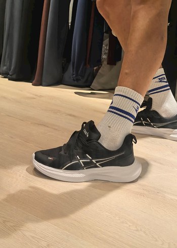 Asics Siyah Beyaz Erkek Koşu Ayakkabısı