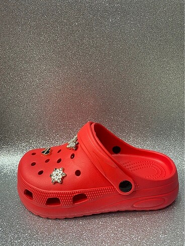Crocs model terlik