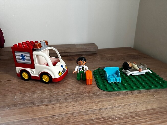 Lego duplo ambulans doktor hastane
