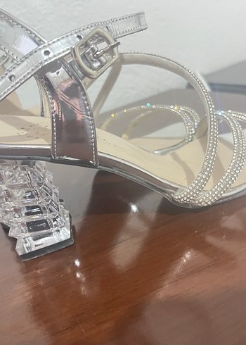 Kadın taşlı şeffaf topuklu abiye ayakkabısı - Görsel 3