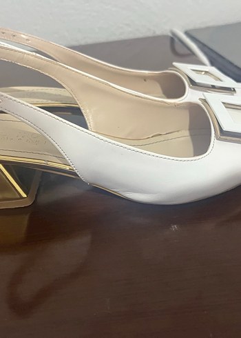 Beyaz Tokalı Topuklu Kadın Ayakkabı - Görsel 2