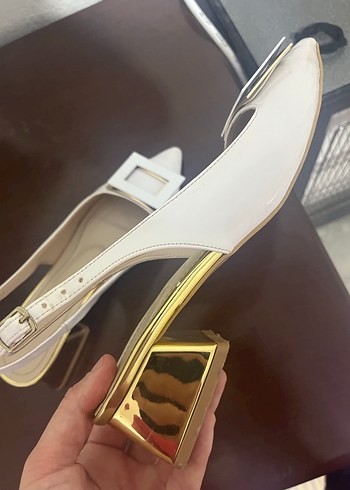 Beyaz Tokalı Topuklu Kadın Ayakkabı - Görsel 4