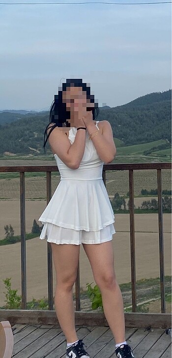 Beyaz askılı mini elbise