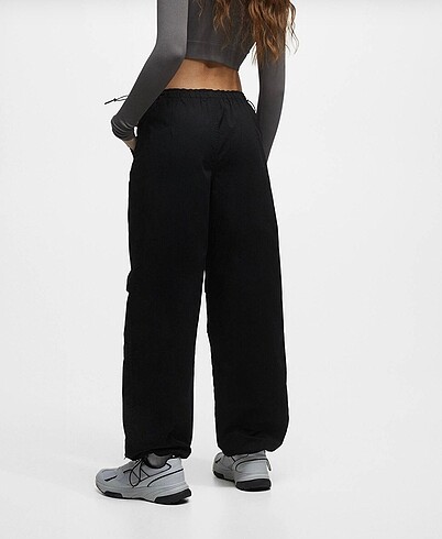 Pull and Bear Pul and bear paraşüt pantolon