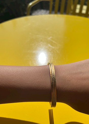 Simli Şık Altın Renkli Kadın Ajda bileklik üçlü set halindedir. - Görsel 3