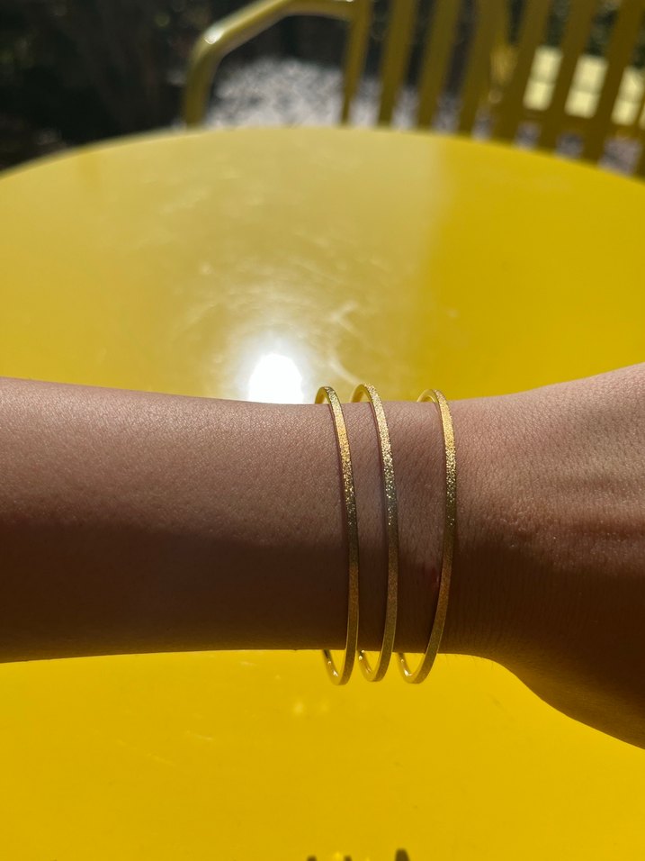 Simli Şık Altın Renkli Kadın Ajda bileklik üçlü set halindedir. - Görsel 2