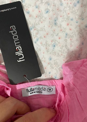 Pembe Fırfırlı Kısa Askılı Kadın - Görsel 2