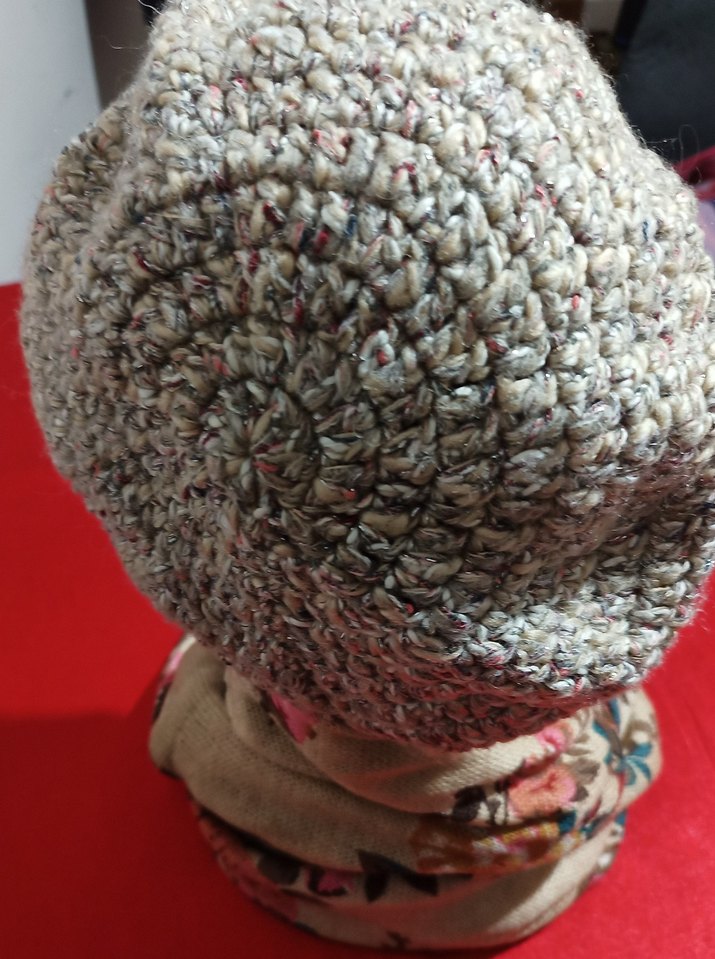 Çiçek desenli boyunluk ve örgü ressam şapka - Görsel 3