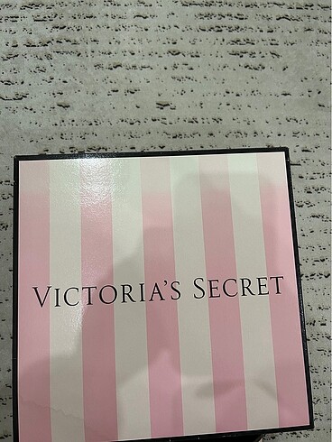 Beden Victoria?s Secret kutu ve küçük kutu