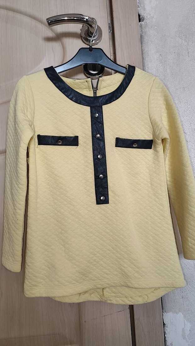 Düğmeli Sarı kız çocuk tşhrt - Görsel 3