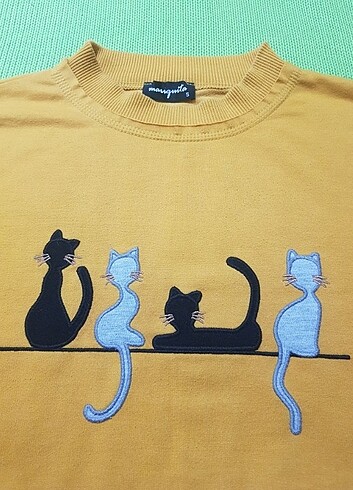 Kedi baskılı sweatshirt