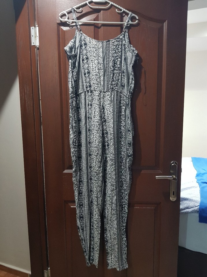 ayarlanabilir ip askılı önden düğmeli fırfırlı Tulum - Görsel 2