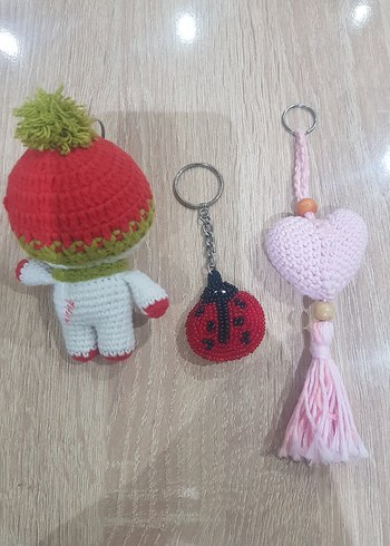 Hello Kitty el işi Renkli Örgü 3 adet Anahtarlık Seti