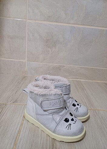 LC Waikiki Kiz cocuk bot