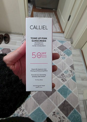CALLIEL Tonlandırıcı Pembe Güneş Kremi SPF 50+ (SIFIR ÜRÜN) - Görsel 2
