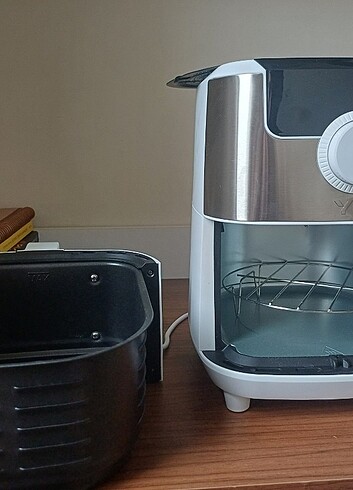 YUI AIRFRYER ( 2 DEFA KULLANILDI)