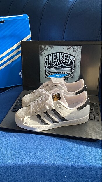 Adida superstar
