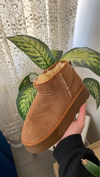 Ugg UGG BOT