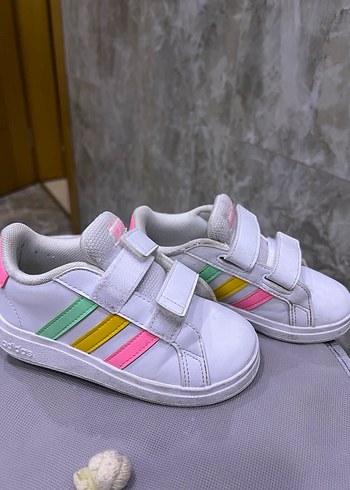 Adidas Kız Çocuk 26 no Beyaz Cırtlı Spor Ayakkabı
