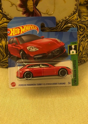Kırmızı Hot Wheels Porsche Panamera Oyuncak Araba