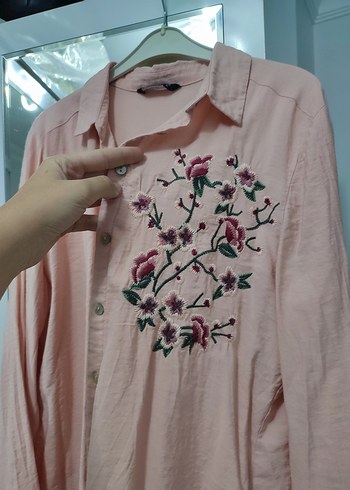 LC Waikiki Pembe Nakışlı Uzun Kollu Keten Gömlek