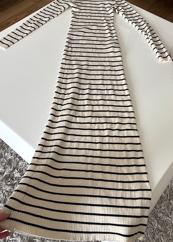 Çizgili Beyaz Gri Triko Midi Elbise - Görsel 5