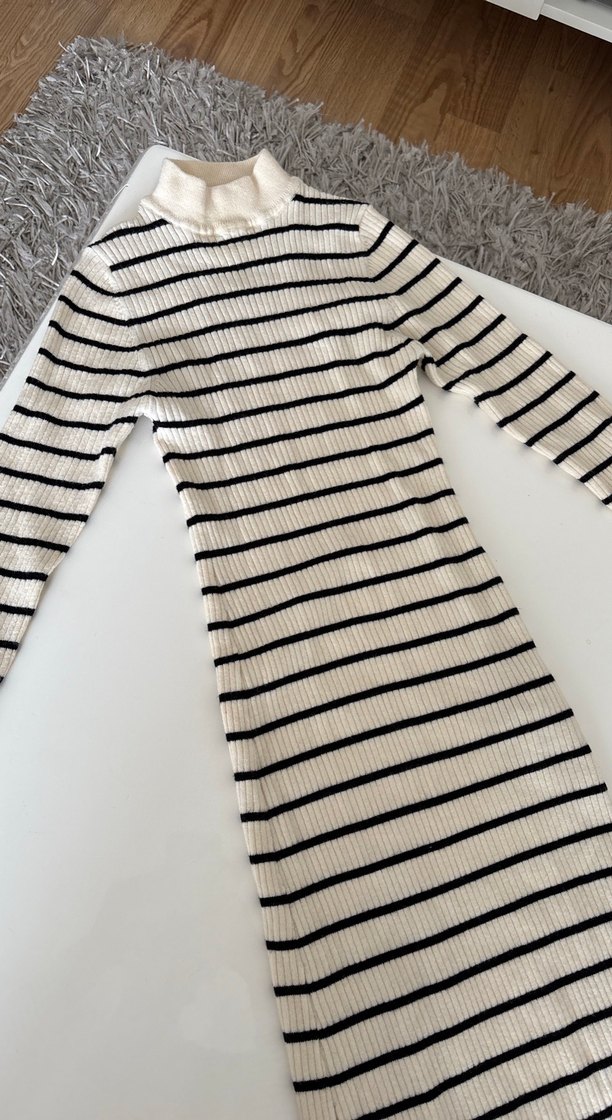 Çizgili Beyaz Gri Triko Midi Elbise - Görsel 4
