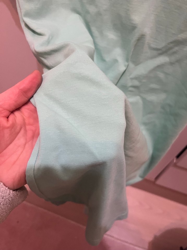 Kadın Yeşil V Yaka Keten Tişört - Görsel 3