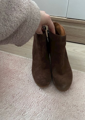 Kahverengi Süet Dolgu Topuklu Kadın Bot - Görsel 4
