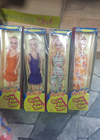 Barbie Parlak Turuncu Elbiseli Bebek