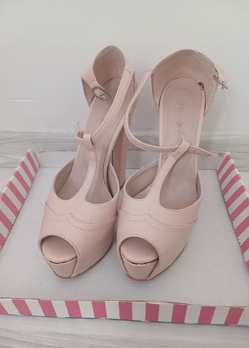 Pelinin Ayakkabıları 38