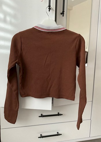 Kahverengi polo yaka Uzun Kollu Düğmeli Bluz- crop - Görsel 2