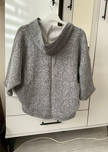 Gri Örgü Kapüşonlu Kadın Kısa Ceket - Görsel 2