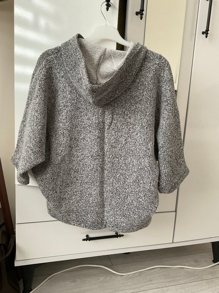 Gri Örgü Kapüşonlu Kadın Kısa Ceket - Görsel 2