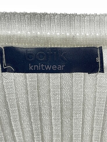 s Beden beyaz Renk Batik Bluz %70 İndirimli.