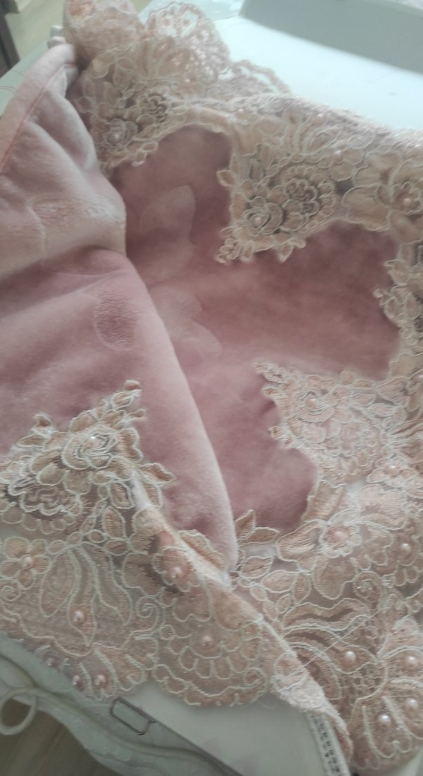 Pembe Nakışlı Dantel Detaylı battaniye - Görsel 3